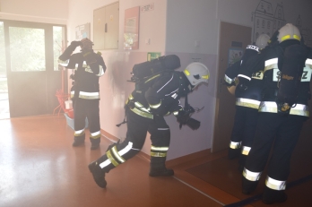 Pożar w Szkole Podstawowej w Rosnowie (ćwiczenia)